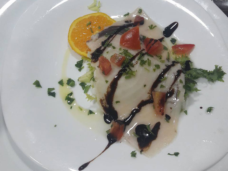 White House restaurant 2.0 - Siderno - Pesce Spada marinato con pomodorini e glassa di aceto balsamico