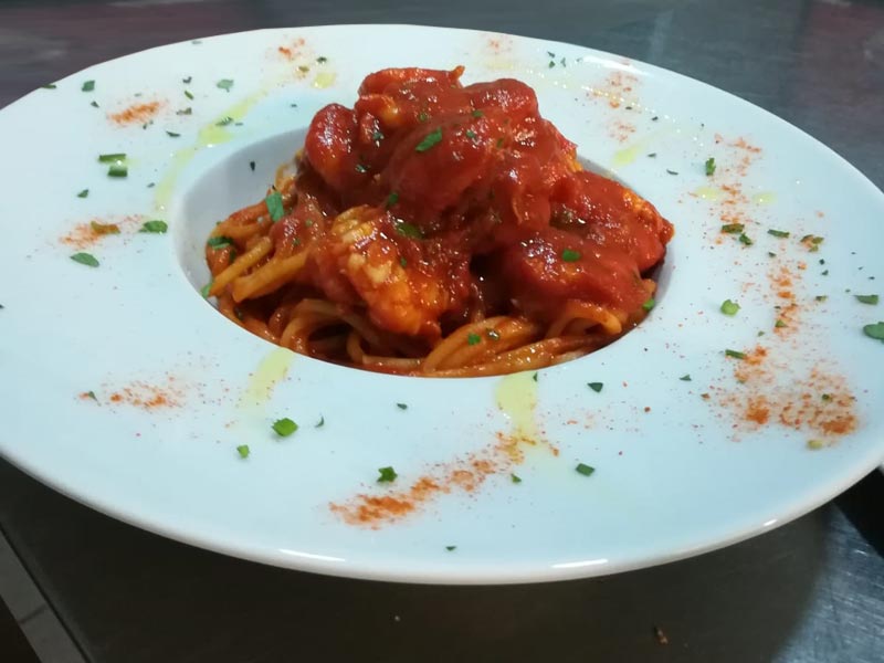 White House restaurant 2.0 - Siderno - Spaghetti al pomodoro peperoncino aglio e gamberetti