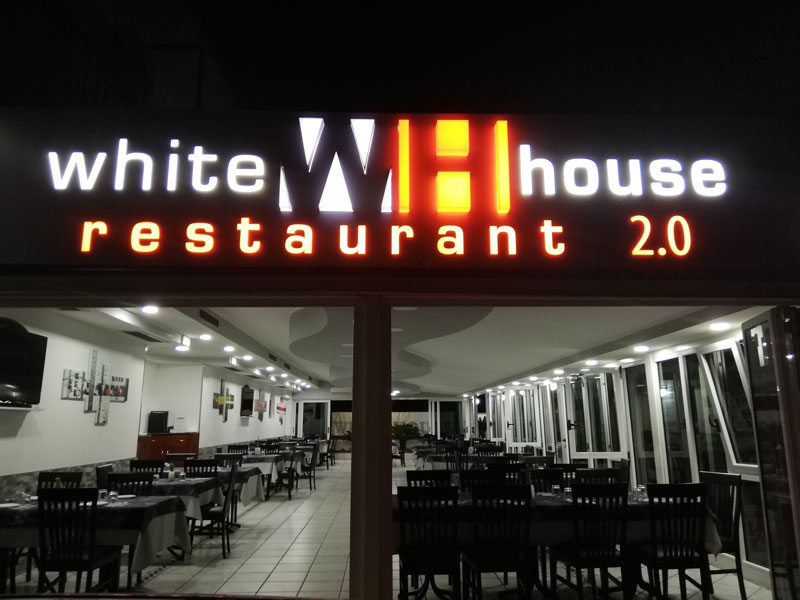 White House restaurant 2.0 - Siderno - Entrata nella Sala Grigia
